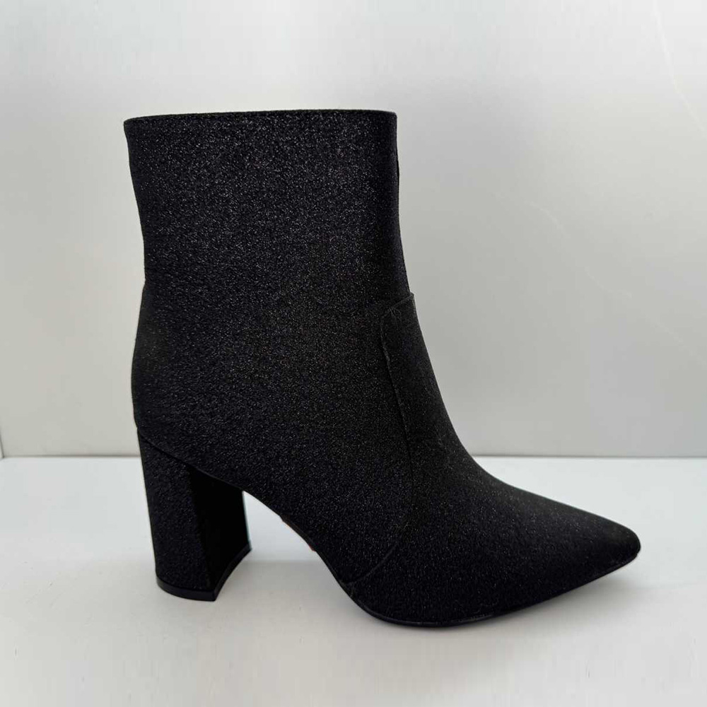 Q-02BLACK